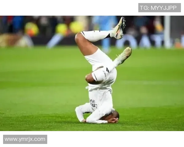 足球明星在紧张时刻射点球的精彩瞬间与背后故事揭秘